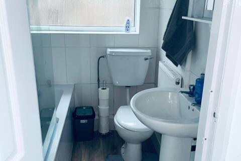 Comfortable Town House In Coventry City Centre 빌라 외부 사진